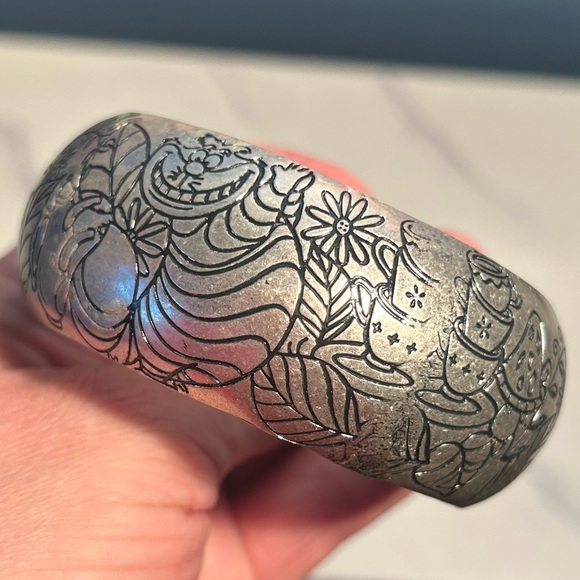 Disney Alice In Wonderland Cheshire Bangle - Picture 9 of 11